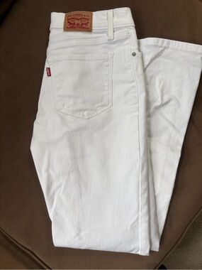 Levi's Women's White High-Rise Straight Jeans - Classic White Denim